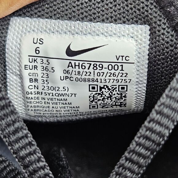 Nike Air Max 270 Womens Shoes Size 6 Black White Athletic Running Sneakers - Picture 11 of 13